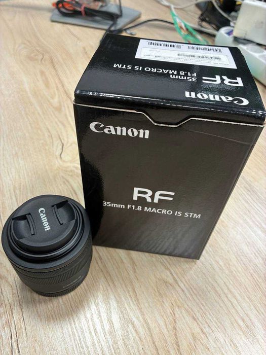 Canon RF 35 mm 1.8 macro