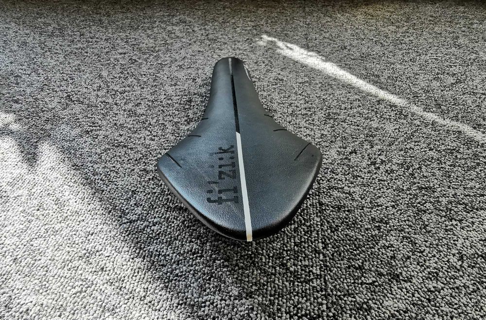 Sa bicicleta carbon Fizik arione