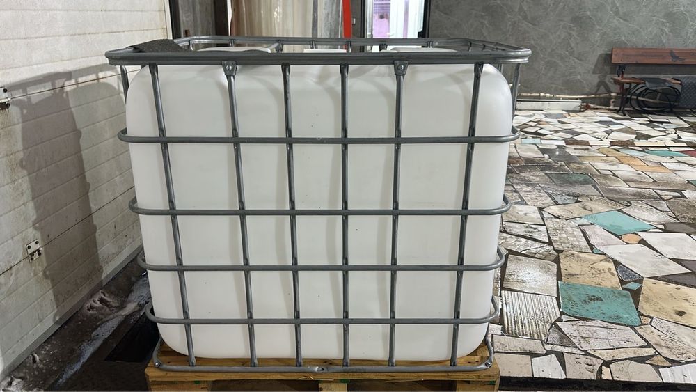 2 штуки.  Евробаки  1000 литров