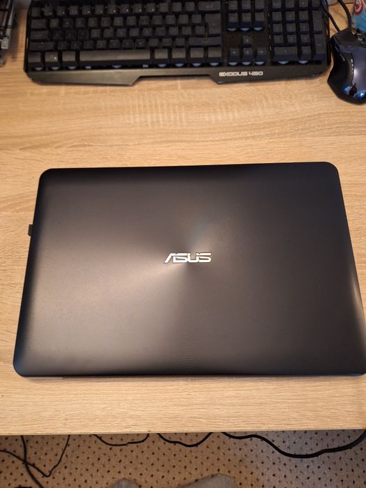 Laptop Asus F555B  AMD A9-9410 , 8 GB  , ssd 128 GB  , FullHD 15.6"