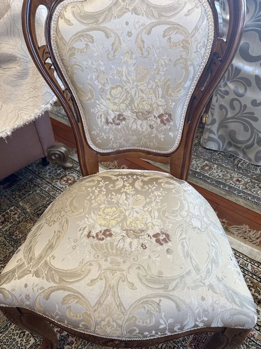 Продам стол и стулья