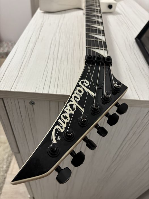 Jackson JS32 Kelly Snow White