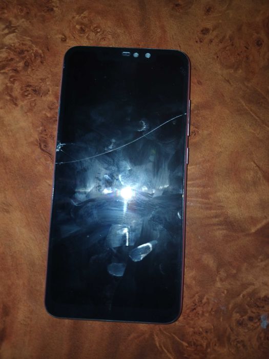 Telefon redmi 6 pro + korobka + chehol + amerikanskiy fleshka 8gbli