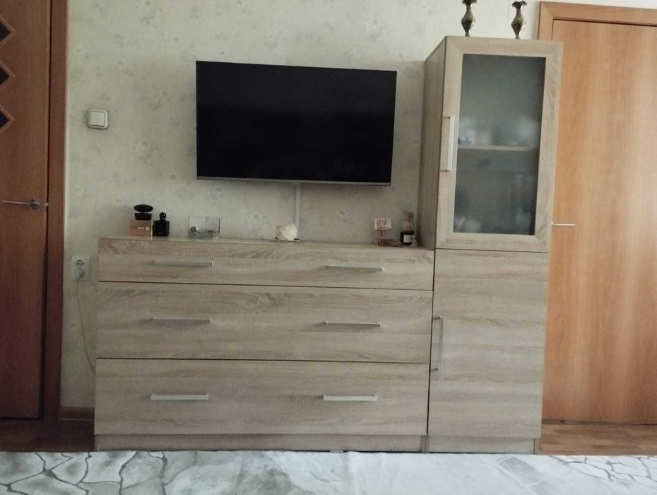 светлый шкаф и комод