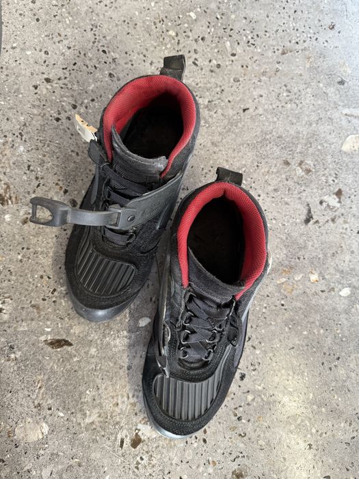 Мотоциклетные ботинки