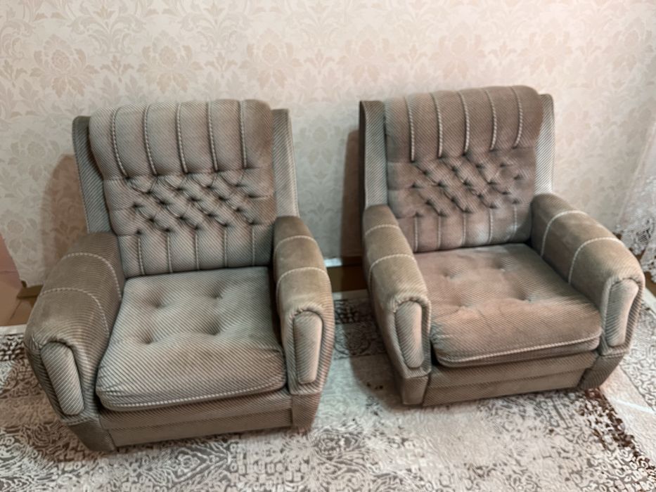 Продам Диван и 2 креслом