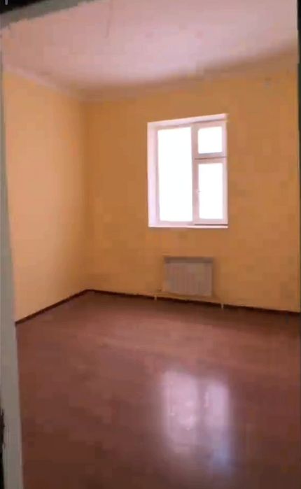 3 xonali kvartira sotiladi