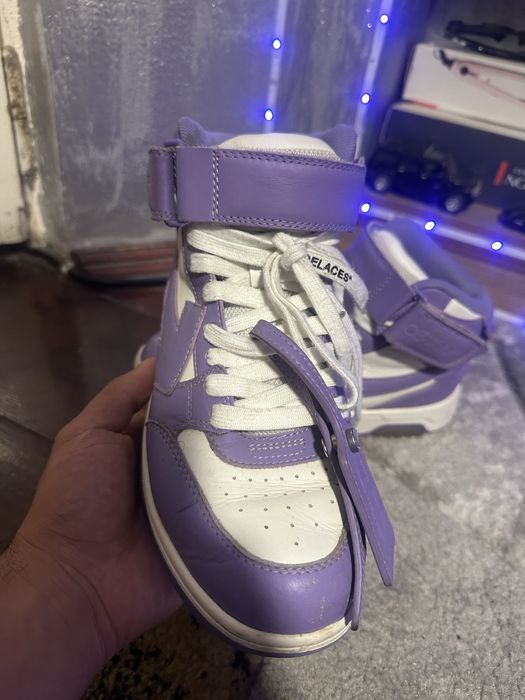 Off white mid out off ofice