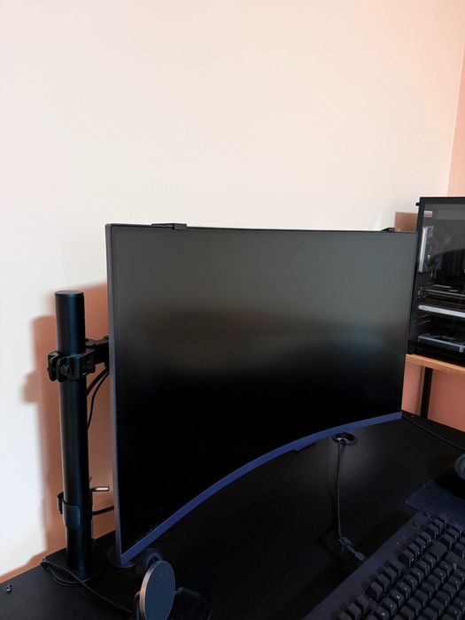 Монитор LG 32GS60QC (180Hz) + Подарък стойка Hama