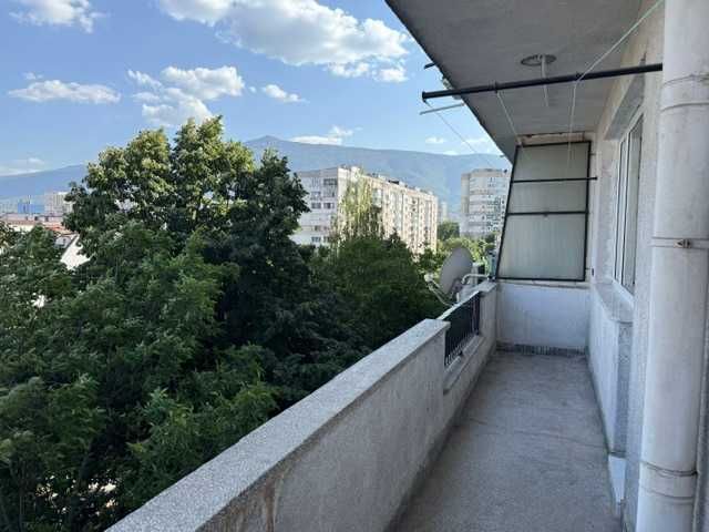 София Красно Село Давам под наем двустаен апартамент !
