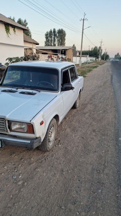 Vaz 2107 sotiladi