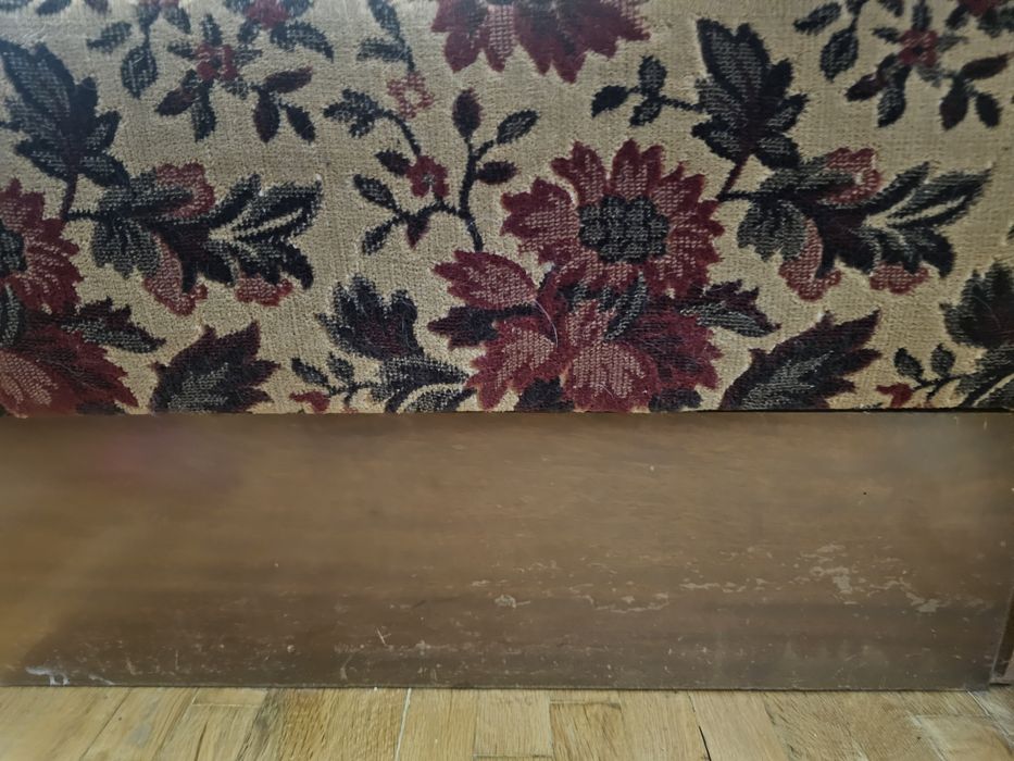 Диван с място за съхранение