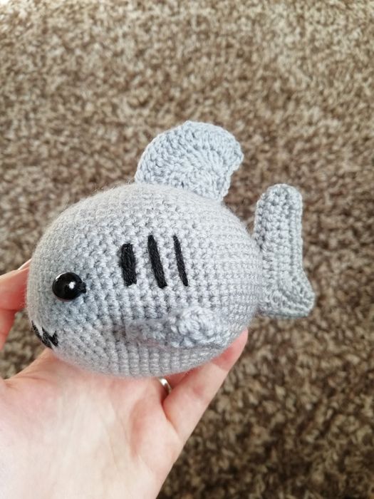 Вязаная акула 14×12 см