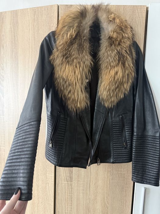 Кожено яке от естествена кожа със сваляща се яка от естествен косъм