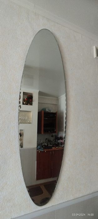 диван, стол зеркало итд