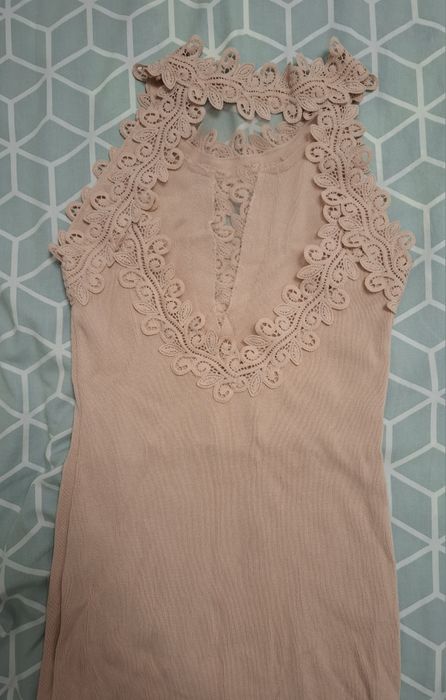 Рокля с прозрачен гръб