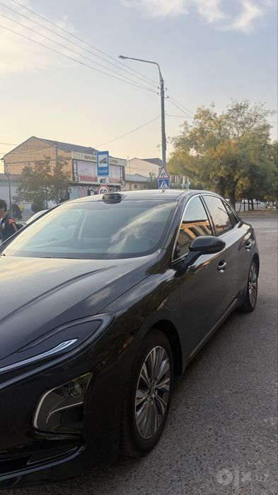 Hongqi eqm 5 500 kmli