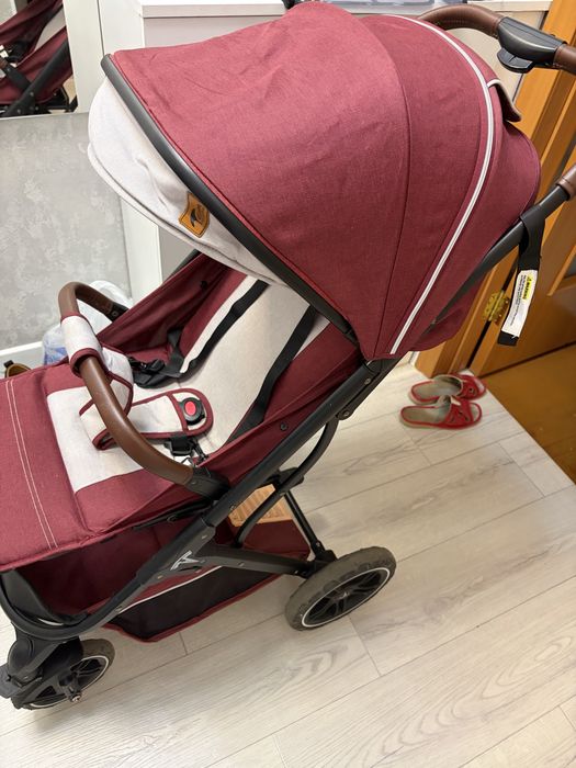 Продам детскую прогулочную детскую коляску