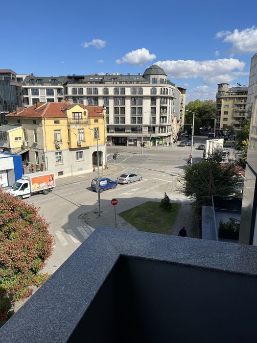 Давам офис под наем за първи наематели