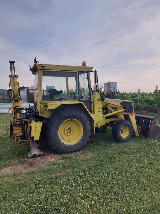Buldo excavator  john deere