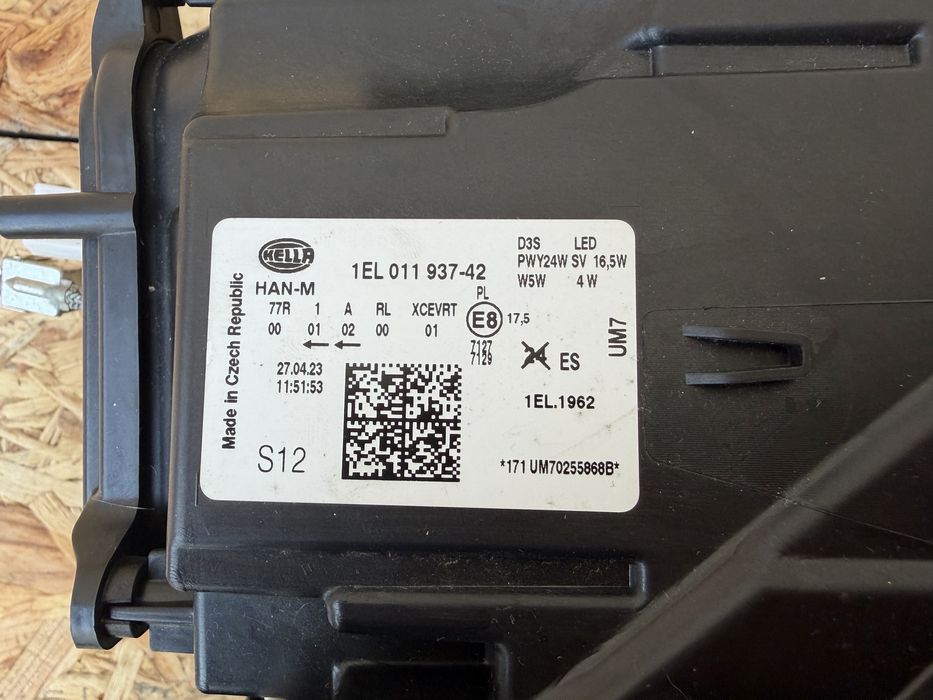 Far dreapta VW Touareg 7P Facelift Xenon adaptiv + LED Original Europa