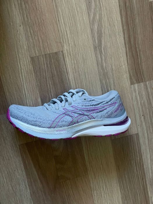 Кроссовки женские Asics 37.5 размер.