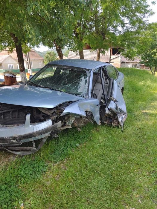 Vand autoturism Volkswagen Passat 2000 avariat