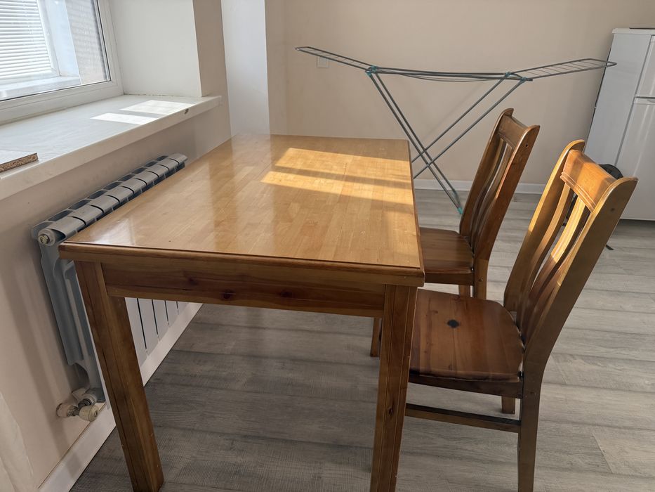 Стол со стульями