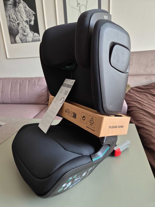 Ново детско столче Britax Römer Kidfix M i-Size BR (3.5 - 12год) с ISOFIX в черен цвят (Cosmos Black)
