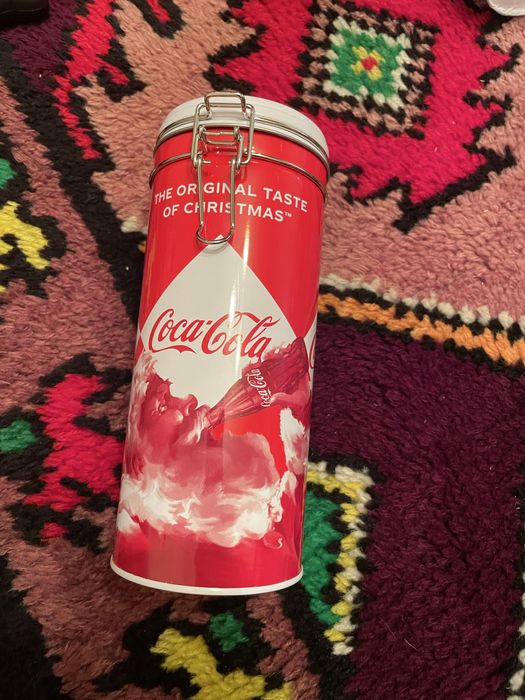 Чисто нови кутии на кока кола