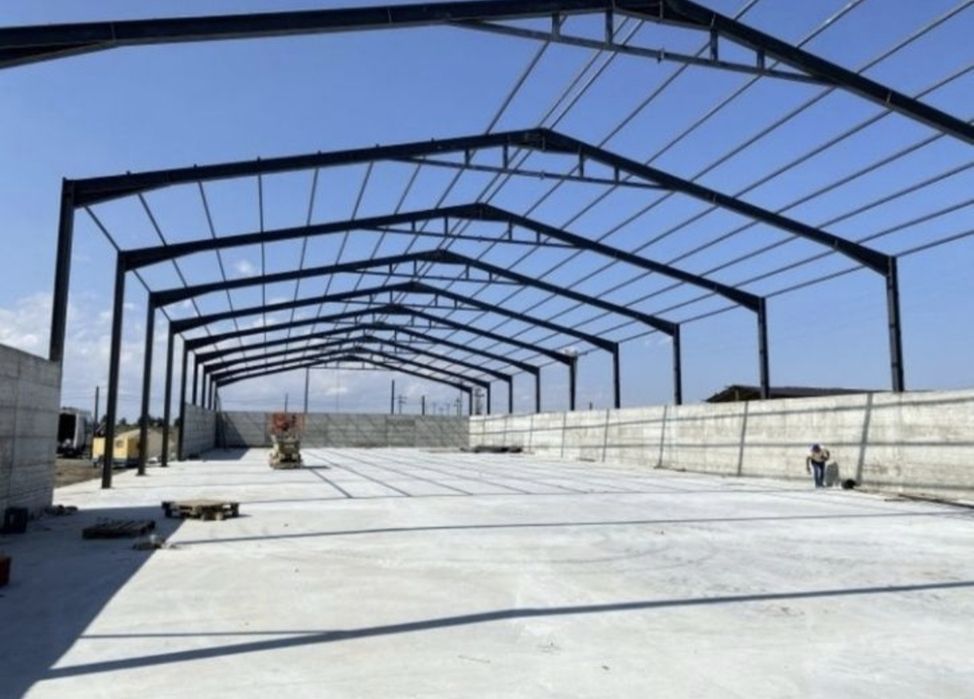vând urgent  hala metalica 8×10×4h la un super preț 1900 € structura metalica