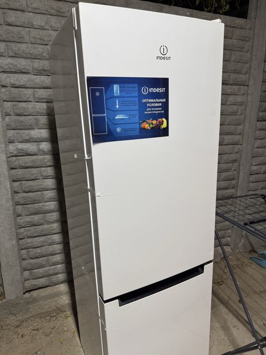 Холодильник Indesit