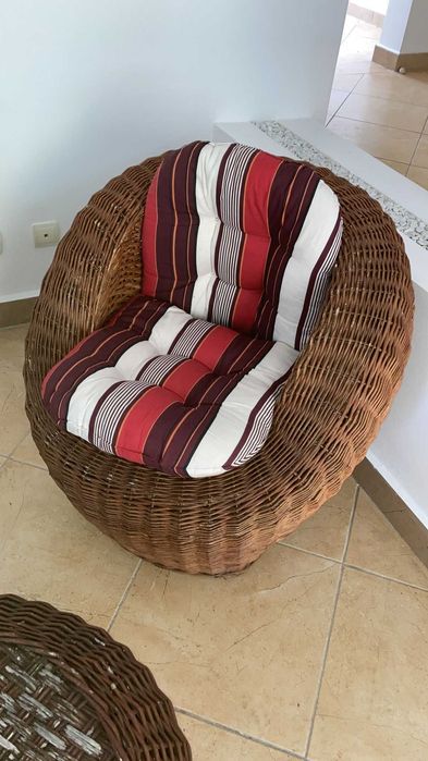 Vand set doua fotolii cu masuta rotunda, din ratan, utilizate