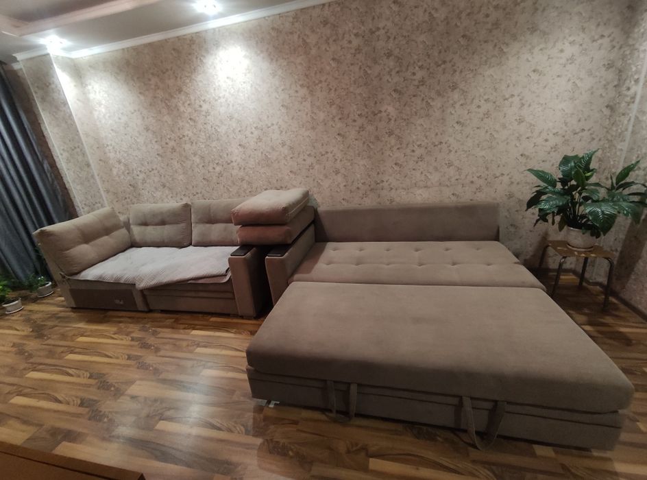 Продаю угловой диван