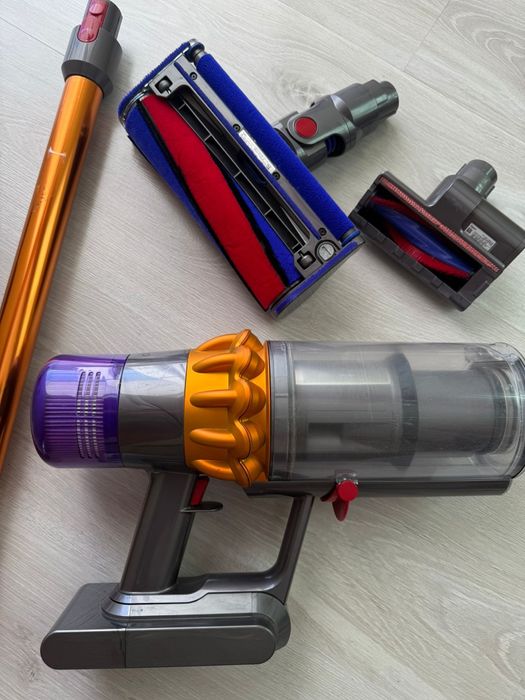 Dyson V15  detect