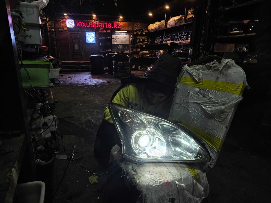 Передняя оптика Lexus RX330 // 350