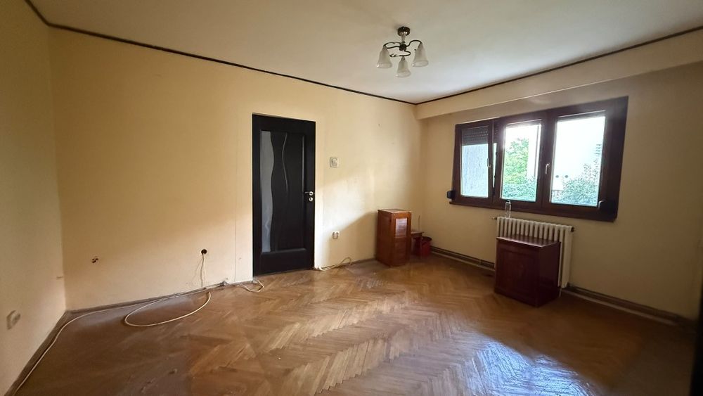 Parchet din lemn masiv – model brăduț – ~40 mp