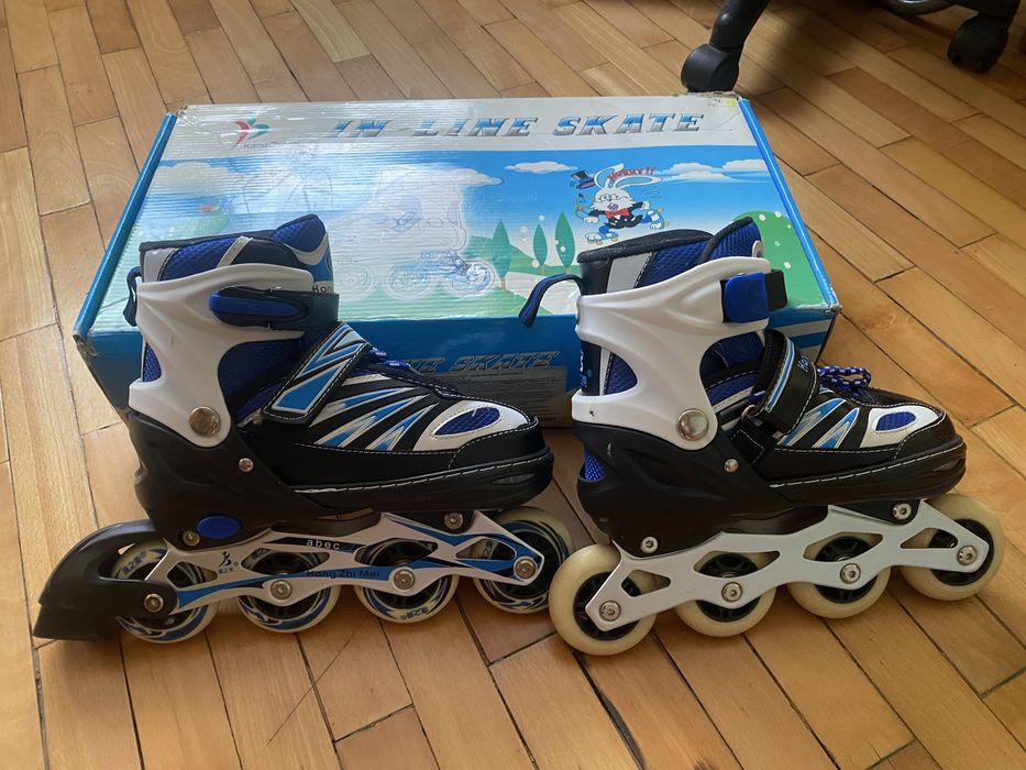 Продавам два чифта ролери за момче