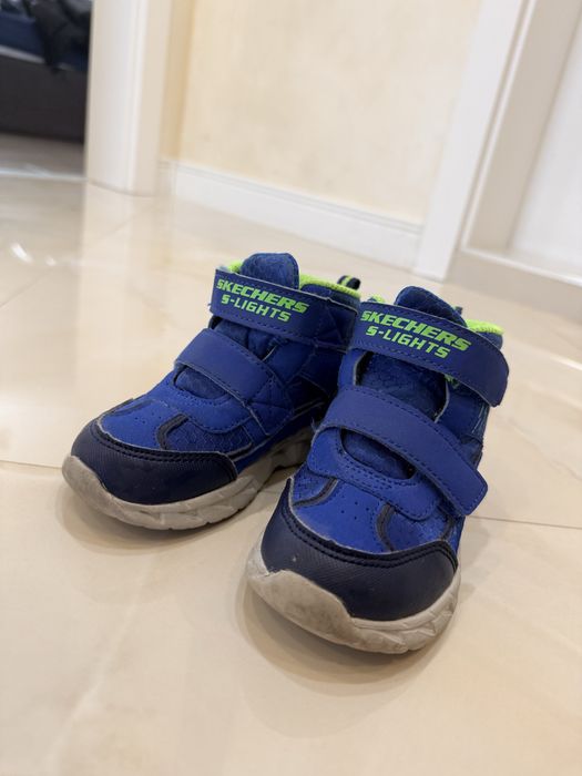 Детски обувки есен зима SKECHERS светещи