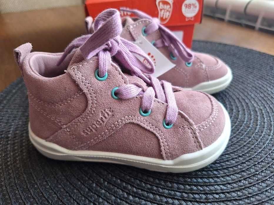 Нови обувки/сникърси на Biomecanics и Superfit, н. 21