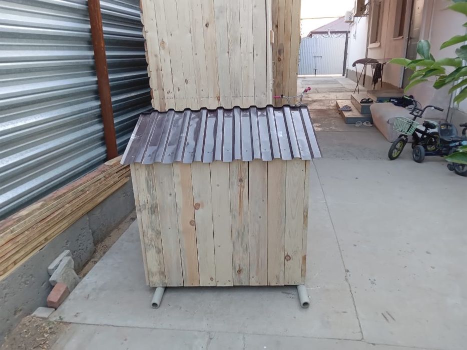 Деревянная будка для собак