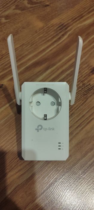 Усилитель Wi-Fi сигнала (репитер/повторитель) со встроенной розеткой T