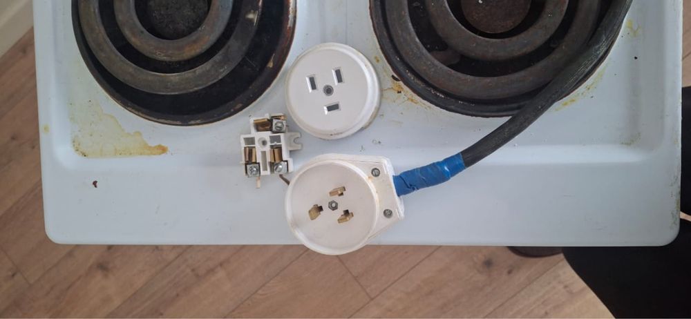 Плита , электрическая б/у