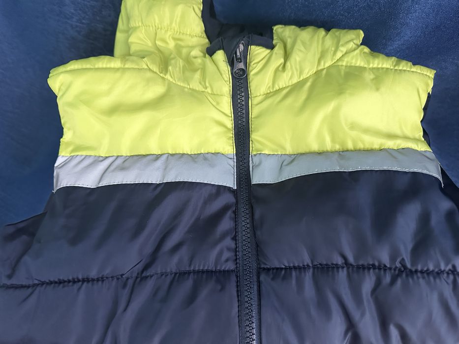 Яке без ръкави, поло шърт, обувки