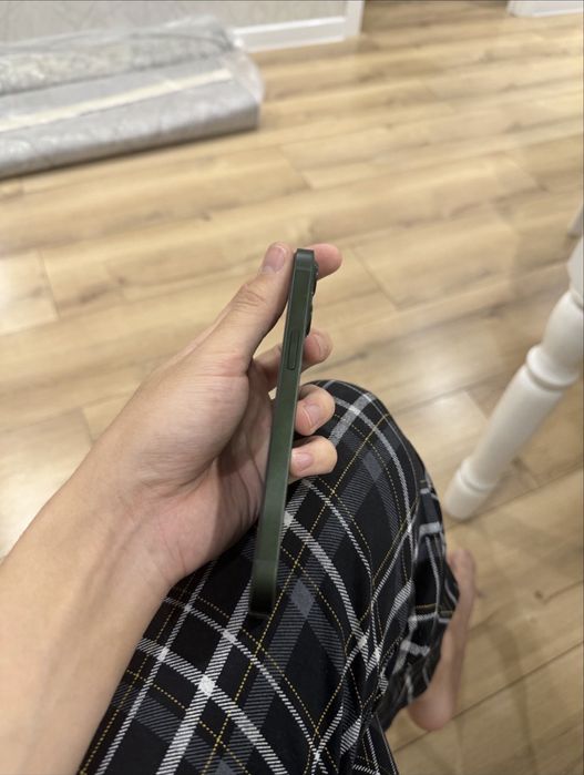 Продам IPhone 13