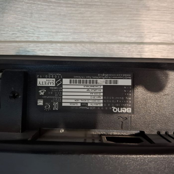 Продам старые мониторы