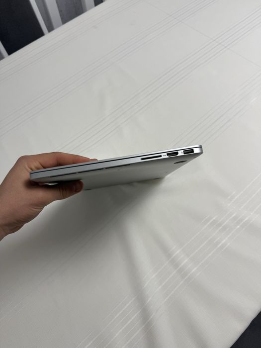 Vând MacBook pro 13