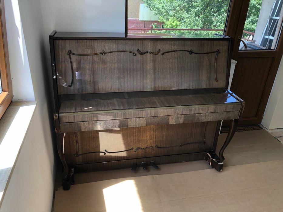 Класическо пиано “Заря”