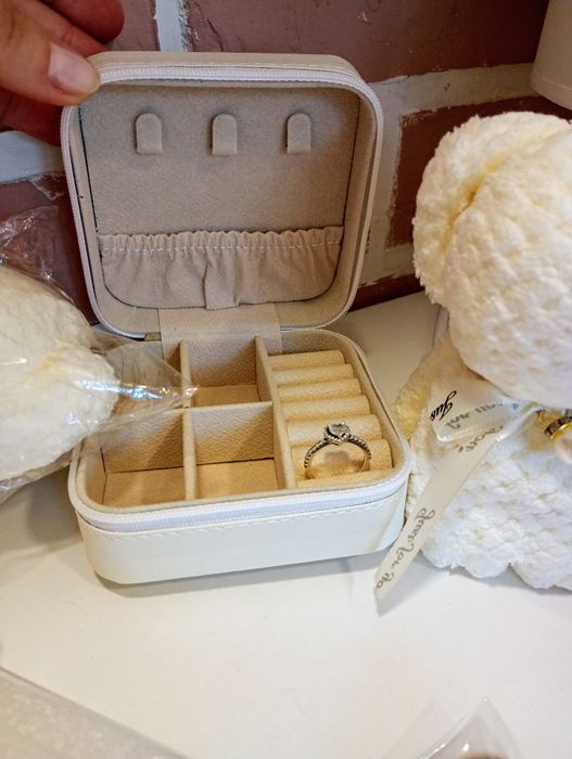 Sheglam cherry lip cream