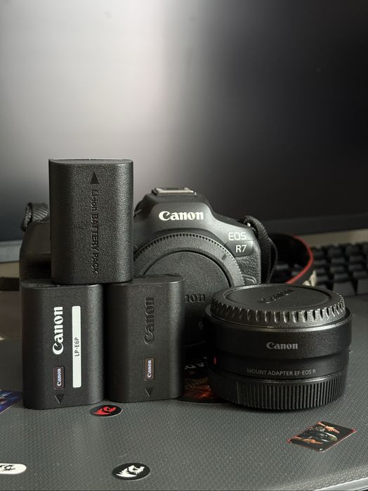 Camera Canon EOS R7